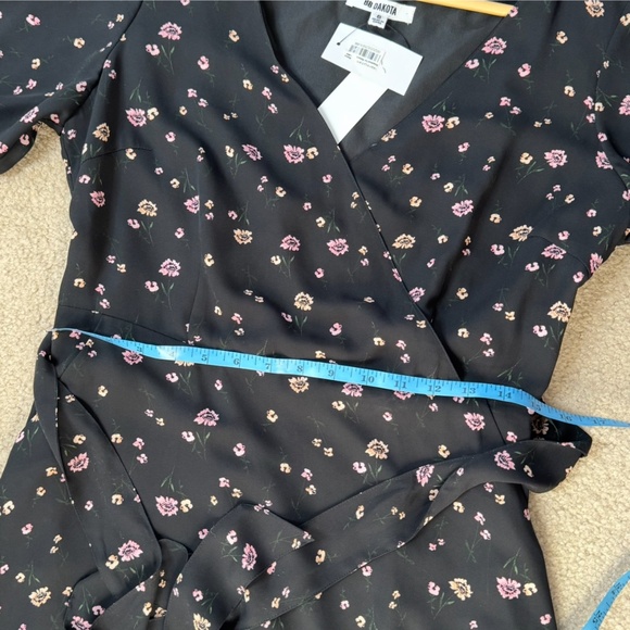 NWT BB Dakota Dress Tie Back Black Print Short Sleeve Mini Length Pockets Sz 8 - Picture 12 of 14